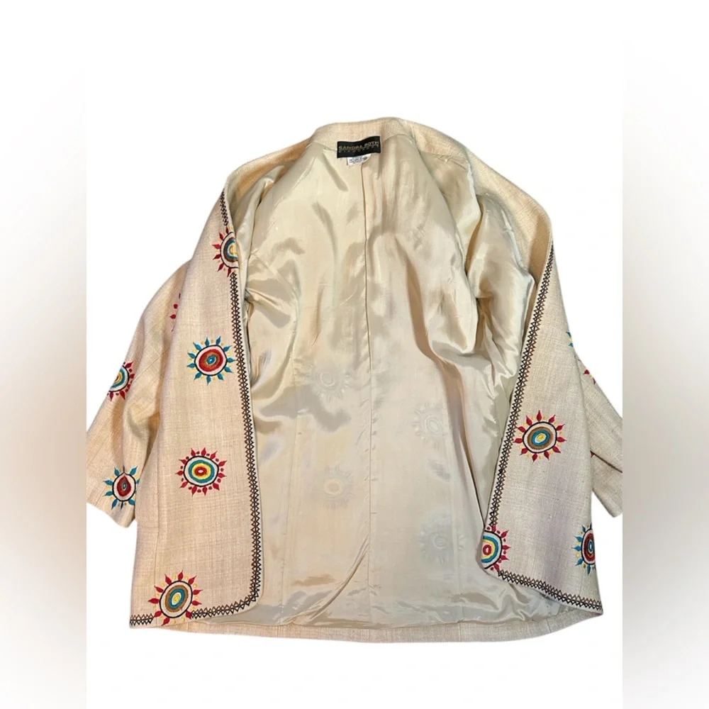 Stunning 100% silk Vintage Unique  Embroidered Cream blazer - Picture 3 of 15